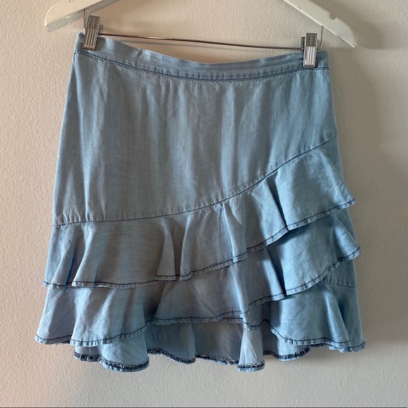 SOLD‼️BB Dakota Chambray ruffle skirt- NWOT - Picture 2 of 3